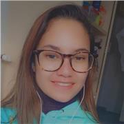 Professeur particulier qui aide les enfants et jeunes dans leur devoirs